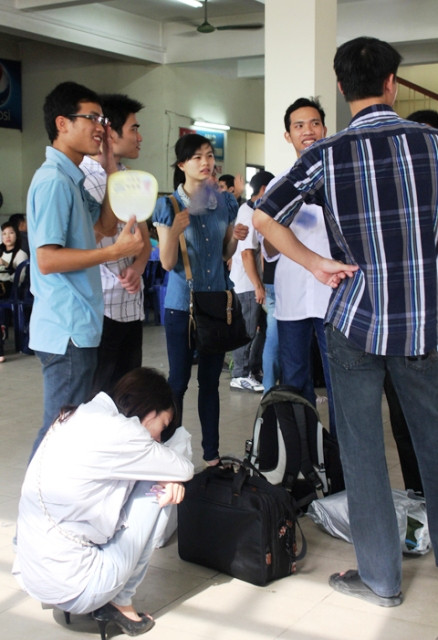 Đứng ngồi không yên