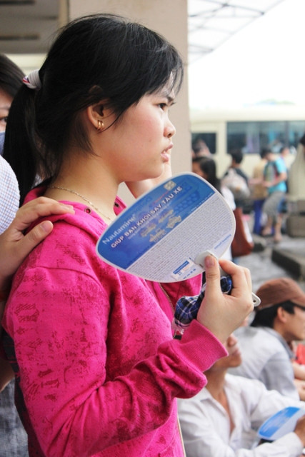 "Mẹ ơi, chắc hôm nay con không bắt được xe về quê...", Bạn Hoa quê Hà Tĩnh lo lắng