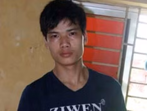 Mâu thuẫn từ việc cạnh tranh trong kinh doanh, đối tượng Hiếu đã ném mìn vào quán vịt của anh Tuất.