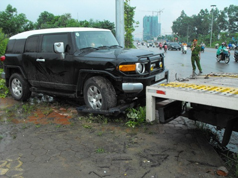 Chiếc xe "điên" được đưa về Công an xã Đại Mỗ Chiếc xe "điên" được đưa về Công an xã Đại Mỗ