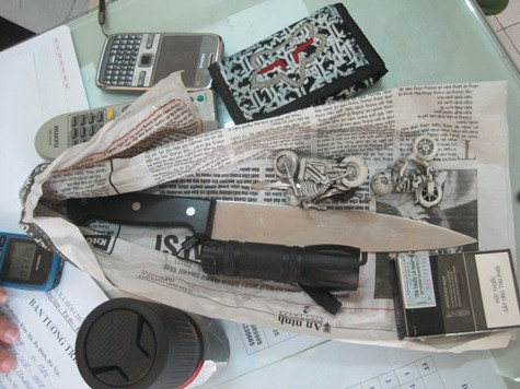 Những vật dụng mà Đội CSGT số 2 thu giữ được của học sinh Võ Quang Minh Những vật dụng mà Đội CSGT số 2 thu giữ được của học sinh Võ Quang Minh