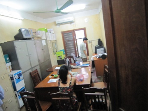 Diễn viên, người mẫu Hà Thị Hồng tại cơ quan điều tra Diễn viên, người mẫu Hà Thị Hồng tại cơ quan điều tra