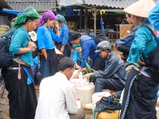 Rượu luôn là thứ đồ uống được mọi người thưởng thức Rượu luôn là thứ đồ uống được mọi người thưởng thức