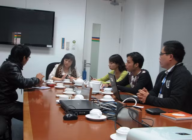 PV báo GDVN trao đổi cùng lãnh đạo viện Quản trịnh kinh doanh SFB - ĐH FPT về vụ việc TS Dương văng tục trên bục giảng.