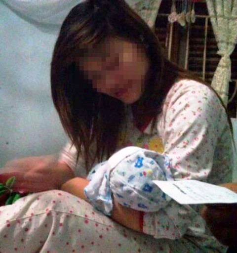 Đắng lòng cảnh trẻ con chăm trẻ con Đắng lòng cảnh trẻ con chăm trẻ con