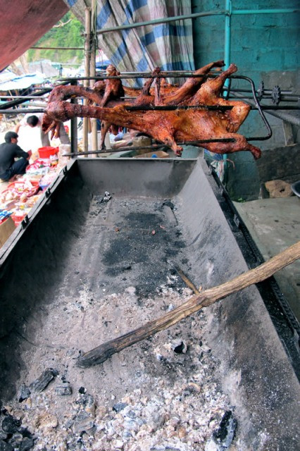 Vịt quay, đặc sản người dân tộc nơi đây Vịt quay, đặc sản người dân tộc nơi đây