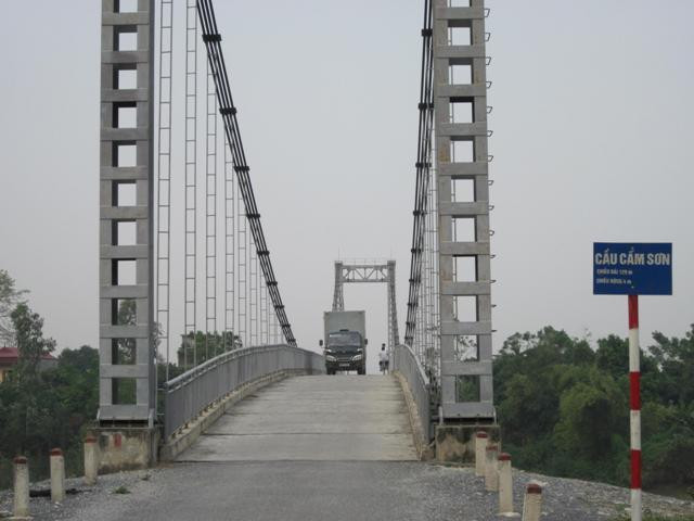 Từ ngã 3 Hồng Phú, thành phố Phủ Lý (Hà Nam), nếu du khách đi theo quốc 21B thì đúng 10km, còn nếu lãng mạn hơn để ngắm cảnh sông nước thì ngồi thuyền du lịch theo đường sông khoảng chừng 8km sẽ đưa du khách đến một điểm tham quan nổi tiếng. Đó là chùa Bà Đanh.