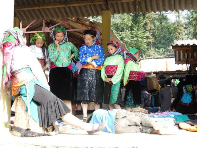 Đôi lúc say tại chợ khi gặp bạn tâm tình