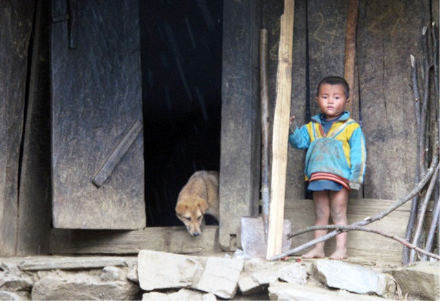 Một đứa bé người Mông ở Sìn Hồ - Lai Châu Một đứa bé người Mông ở Sìn Hồ - Lai Châu