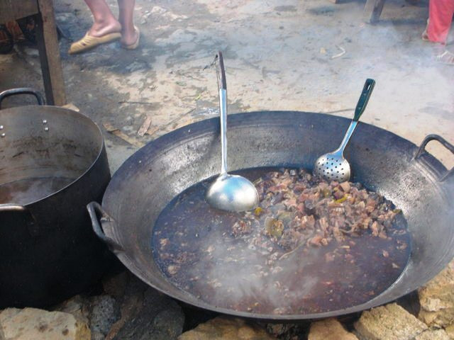 Mà đã uống rượu ngô thì phải nhắm với thắng cố Mà đã uống rượu ngô thì phải nhắm với thắng cố