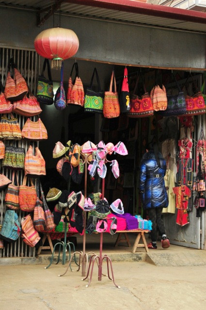 Những món đồ lưu niệm khá đẹp của người cùng cao Những món đồ lưu niệm khá đẹp của người cùng cao