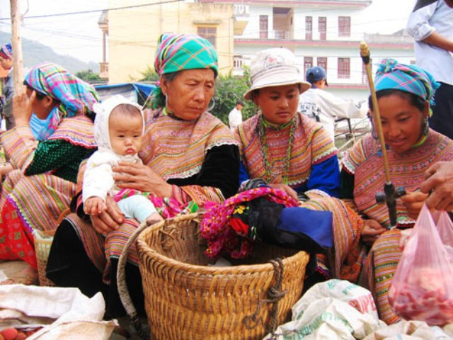 Cả gia đình đi chợ Cả gia đình đi chợ