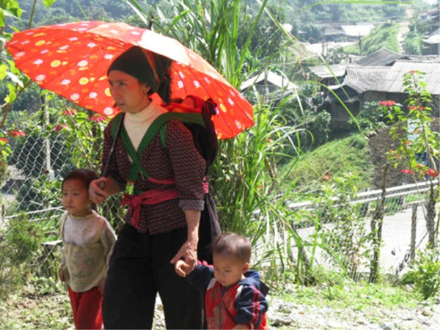 Theo mẹ xuống núi Theo mẹ xuống núi