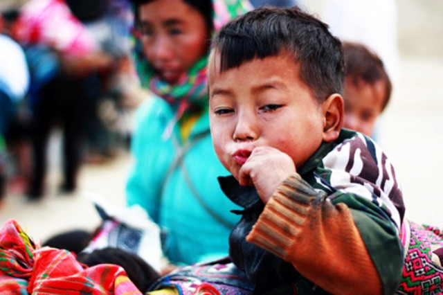 Khi mà cái nghèo, cái đói còn quá lớn, thì nước sạch và vệ sinh là điều gần như không thể có với những đứa trẻ này Khi mà cái nghèo, cái đói còn quá lớn, thì nước sạch và vệ sinh là điều gần như không thể có với những đứa trẻ này