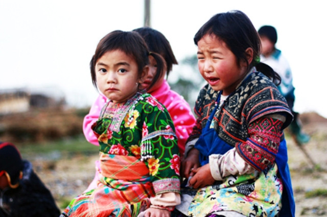 Nụ cười dường như không phải là thứ thường trực trên gương mặt những đứa trẻ vùng biên Nụ cười dường như không phải là thứ thường trực trên gương mặt những đứa trẻ vùng biên