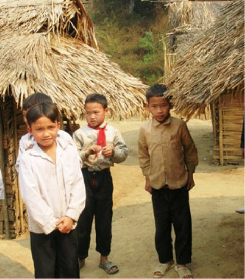 Sáng bừng con chữ trong những ngôi nhà thấp thoáng ánh điện lúc về đêm Sáng bừng con chữ trong những ngôi nhà thấp thoáng ánh điện lúc về đêm