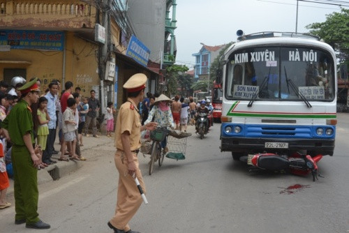 Nhận được tin báo, lực lượng cơ quan chức năng đã có mặt kịp thời để giải quyết sự việc.