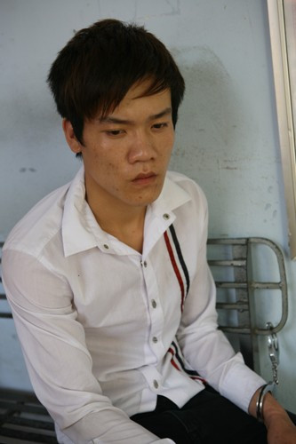 Đối tượng Nguyễn Hữu Công tại cơ quan công an Đối tượng Nguyễn Hữu Công tại cơ quan công an