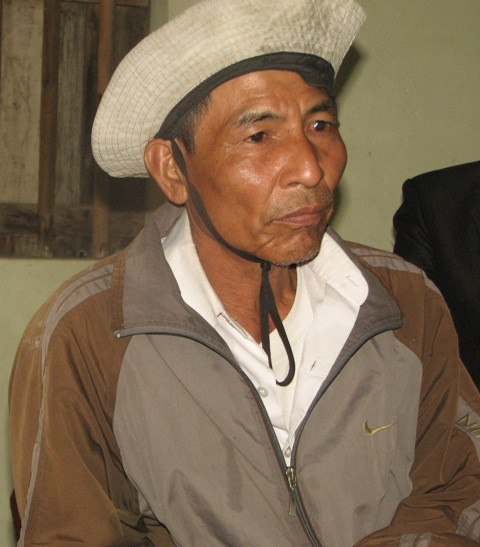 "Nghĩ đến cảnh cánh đồng lúa đang canh tác mà trước đây cả gia đình ngày đêm hoang hóa bị thu hồi, không đền bù mà ứa nước măt", ông Quỳnh tâm sự