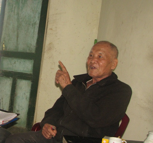 "Khi họ cưỡng chế thu hồi đất và cho rằng đấy là đất của UBND xã họ có nghĩ đến việc gia đình tôi vất vả khai hoang, vừa cải tạo, vừa trồng trọt và đóng đầy đủ thuế nông nghiệp không", ông Lê Hồng Ngọc bức xúc.