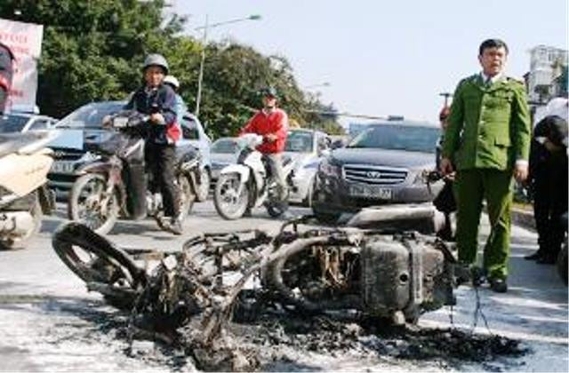 Vừa qua, liên tiếp xảy ra các vụ cháy nổ xe (Ảnh minh họa) Vừa qua, liên tiếp xảy ra các vụ cháy nổ xe (Ảnh minh họa)