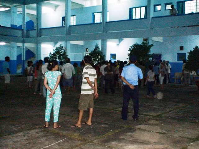 Người nhà nạn nhân bức xúc tại bệnh viện - Ảnh: H.C