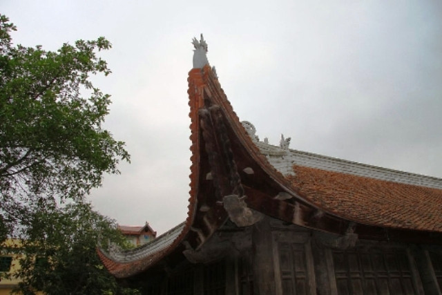 Đình làng Đình Bảng là hình ảnh độc đáo của kiến trúc dân tộc, giữ được hình ảnh toàn vẹn kiểu thức nhà sàn dân tộc được áp dụng cho kiến trúc đình làng, song có sự kế thừa và phát triển truyền thống Đình làng Đình Bảng là hình ảnh độc đáo của kiến trúc dân tộc, giữ được hình ảnh toàn vẹn kiểu thức nhà sàn dân tộc được áp dụng cho kiến trúc đình làng, song có sự kế thừa và phát triển truyền thống