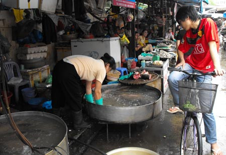 Giá các mặt rau, củ, quả tăng mạnh, khiến nhiều sinh viên được mùa ăn thịt. Giá các mặt rau, củ, quả tăng mạnh, khiến nhiều sinh viên được mùa ăn thịt.