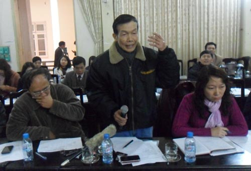 PGS. TS Lê Cảnh Hòa, Trưởng tiểu ban kỹ thuật nhiên liêu bôi trơn, Hội tiêu chuẩn Chất lượng Việt Nam cho rằng không thể nói nguyên nhân cháy xe máy và ô tô trong thời gian gần đây là do nhiên liêu được. PGS. TS Lê Cảnh Hòa, Trưởng tiểu ban kỹ thuật nhiên liêu bôi trơn, Hội tiêu chuẩn Chất lượng Việt Nam cho rằng không thể nói nguyên nhân cháy xe máy và ô tô trong thời gian gần đây là do nhiên liêu được.