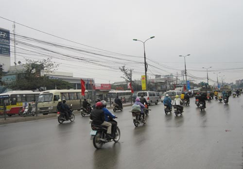 Tất cả các phương tiện xe máy, xe thô sơ bị cấm trên tuyến quốc lộ 1B, thay vào đó các phương tiện này phải đi theo đường quốc lộ 1A cũ Tất cả các phương tiện xe máy, xe thô sơ bị cấm trên tuyến quốc lộ 1B, thay vào đó các phương tiện này phải đi theo đường quốc lộ 1A cũ