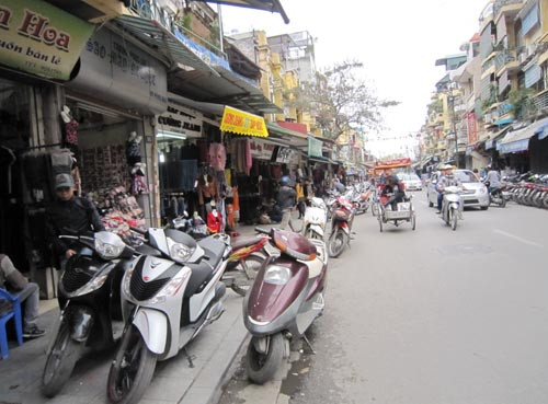 Trên phố Hàng Đường...