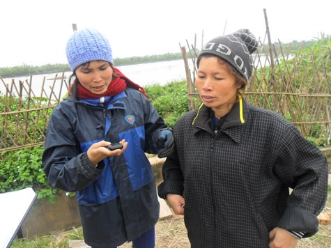 Chị Hiền cho biết, hai chị đã đưa đại diện của Văn phòng LS. Hồng Bách và cộng sự tới hiện trường để đo đạc, nắm tình hình phục vụ vụ án hủy hoại tài sản công dân Chị Hiền cho biết, hai chị đã đưa đại diện của Văn phòng LS. Hồng Bách và cộng sự tới hiện trường để đo đạc, nắm tình hình phục vụ vụ án hủy hoại tài sản công dân