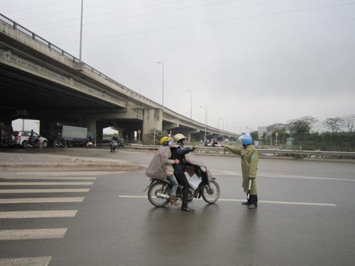 Cấm xe máy trên quốc lộ 1B: Người điều khiển xe máy bối rối ảnh 6 Cấm xe máy trên quốc lộ 1B: Người điều khiển xe máy bối rối ảnh 6