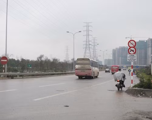 Khi thanh tra giao thông sơ hở nhiều người vẫn lách luật để đi vào đường cấm