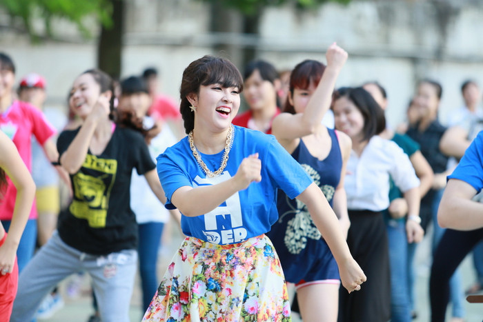 Bảo Trâm idol diện váy ngắn, "cháy" hết mình. Bảo Trâm idol diện váy ngắn, "cháy" hết mình.