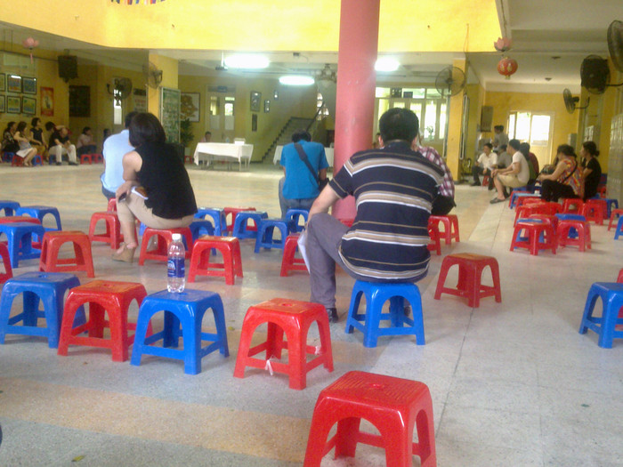 Đến 15h30, phụ huynh mua được hồ sơ đã ra về nhiều Đến 15h30, phụ huynh mua được hồ sơ đã ra về nhiều