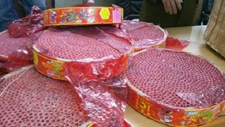 Một ngành nghề bị cấm là kinh doanh các loại pháo, trừ pháo tín hiệu, pháo hỏa thuật theo quy định của cơ quan Nhà nước có thẩm quyền. Một ngành nghề bị cấm là kinh doanh các loại pháo, trừ pháo tín hiệu, pháo hỏa thuật theo quy định của cơ quan Nhà nước có thẩm quyền.