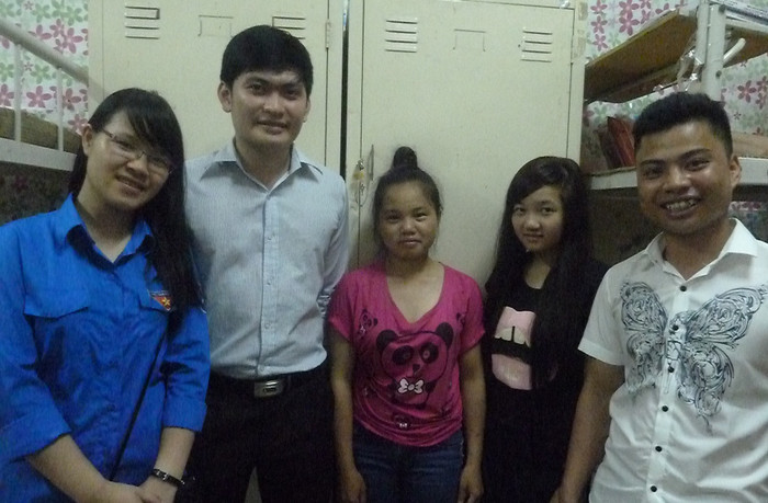 Bản em chỉ có 3 người đến lớp, đi thi em chỉ một mình ảnh 4 Bản em chỉ có 3 người đến lớp, đi thi em chỉ một mình ảnh 4