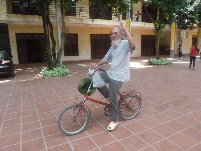 Dù tuổi đã cao nhưng cụ Cần vẫn khỏe mạnh và minh mẫn Dù tuổi đã cao nhưng cụ Cần vẫn khỏe mạnh và minh mẫn