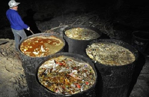 Xưởng tái chế váng dầu cống rãnh thành dầu ăn bẩn. Xưởng tái chế váng dầu cống rãnh thành dầu ăn bẩn.