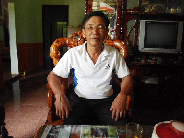 Ông Việt đang kể lại những ngày tham gia chiến đấu chống Mỹ cứu nước Ông Việt đang kể lại những ngày tham gia chiến đấu chống Mỹ cứu nước