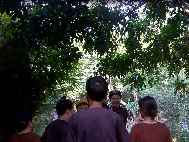 Ảnh nghệ sĩ Quốc Anh nói rằng: "Bắt nó ăn ba bát cứt chó" (ảnh Đỗ Doãn Hoàng)