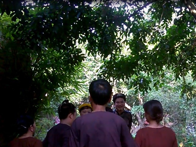 Ảnh nghệ sĩ Quốc Anh nói rằng: "Bắt nó ăn ba bát cứt chó" (ảnh Đỗ Doãn Hoàng) Ảnh nghệ sĩ Quốc Anh nói rằng: "Bắt nó ăn ba bát cứt chó" (ảnh Đỗ Doãn Hoàng)