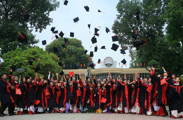 Những cử nhân vừa tốt nghiệp là nòng nốt góp phần xây đất nước trong tương nhưng lai đang đứng trước nguy cơ thất nghiệp Những cử nhân vừa tốt nghiệp là nòng nốt góp phần xây đất nước trong tương nhưng lai đang đứng trước nguy cơ thất nghiệp