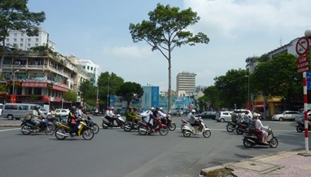 Khu đất xây dựng tháp SJC bị bỏ hoang bảy năm qua. Khu đất xây dựng tháp SJC bị bỏ hoang bảy năm qua.