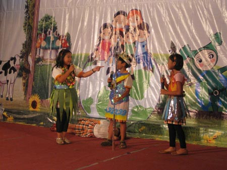 Học sinh trường VIP Hà Nội hóa thân thành thần Rừng, thần Biển, thần Năng lượng với trang phục tự chế Học sinh trường VIP Hà Nội hóa thân thành thần Rừng, thần Biển, thần Năng lượng với trang phục tự chế