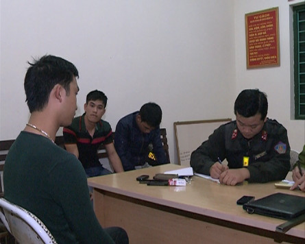 Các đối tượng đã được lực lượng cảnh sát cơ động bắt giữ Các đối tượng đã được lực lượng cảnh sát cơ động bắt giữ