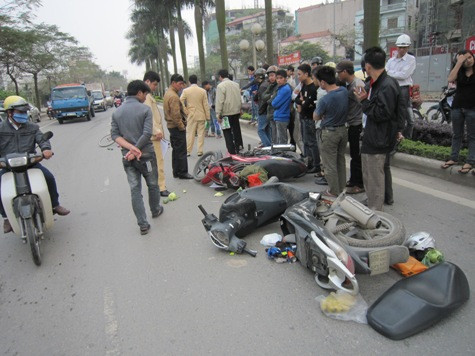 Nhận được thông tin, lực lượng chức năng đã có mặt kịp thời để giải quyết vụ việc