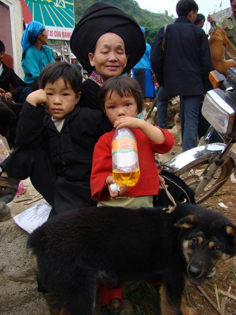 Cả nhà đi chợ Cả nhà đi chợ