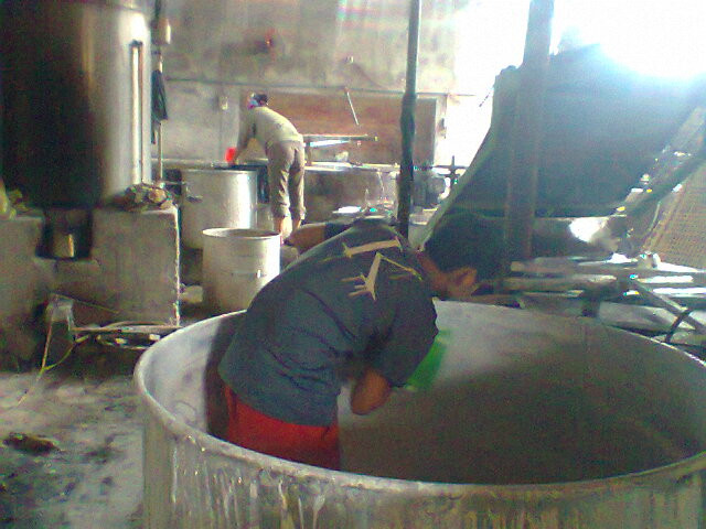 Khi được hỏi về các loại miến màu, người dân ở đây khẳng định: "Muốn màu nào chúng tôi sản xuất màu đó nhưng phải đặt trước".